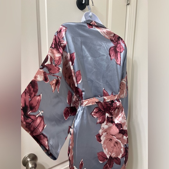 Floral robe - Picture 5 of 5
